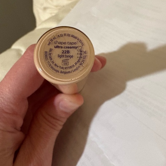 Tarte shape tape Ultra Creamy Concealer light beige 228 brand new - Picture 2 of 3